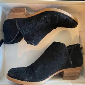 Women's black suede leather ankle boots size 7.5 from Brass Plum